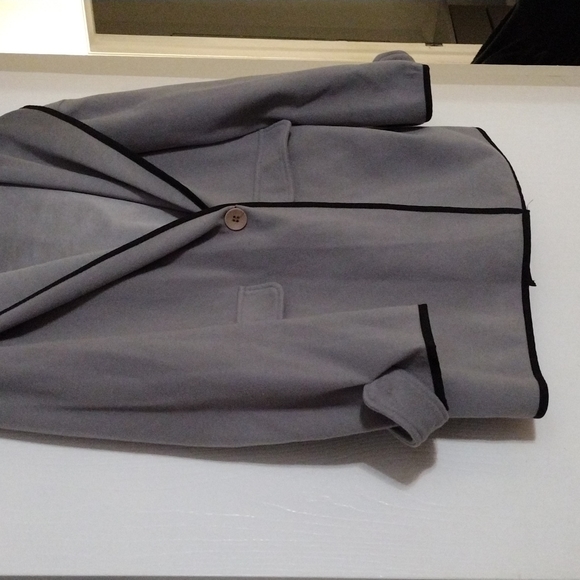 Clothes - Picture 2 of 4